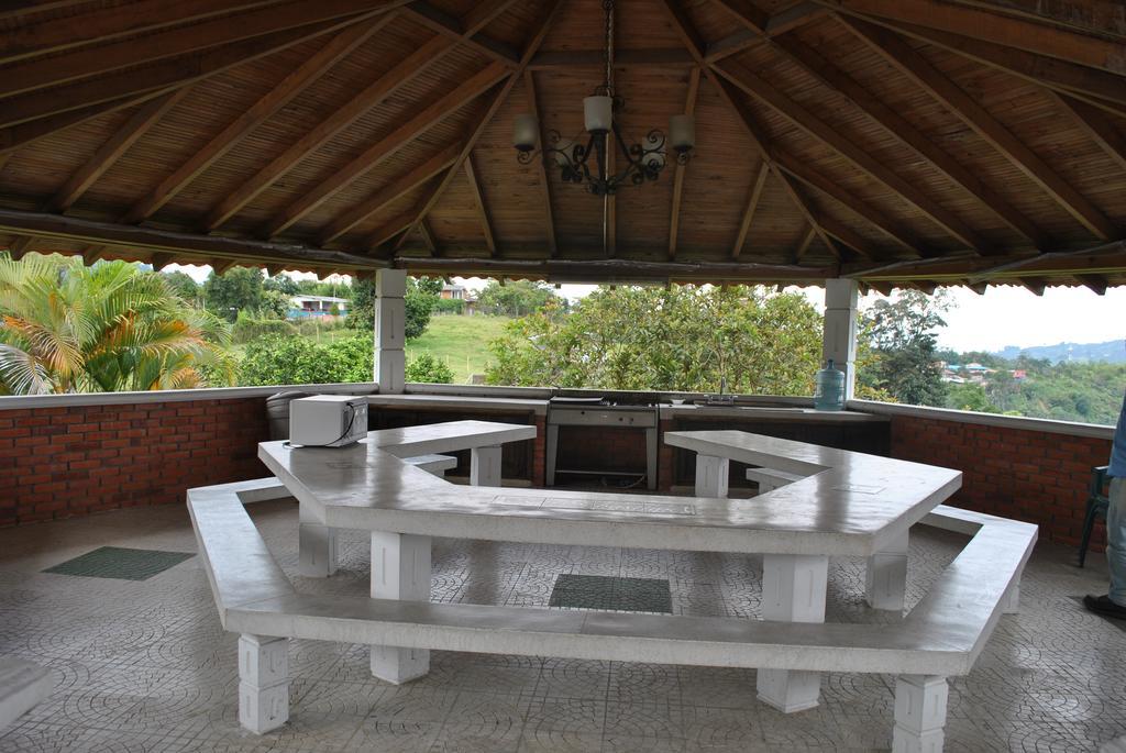 Hostal Don Bernardo Santa Rosa De Cabal Eksteriør bilde